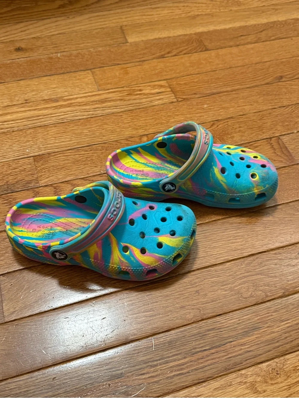 CROCS Kids Classic Clog in Turquoise with Neon Swirl